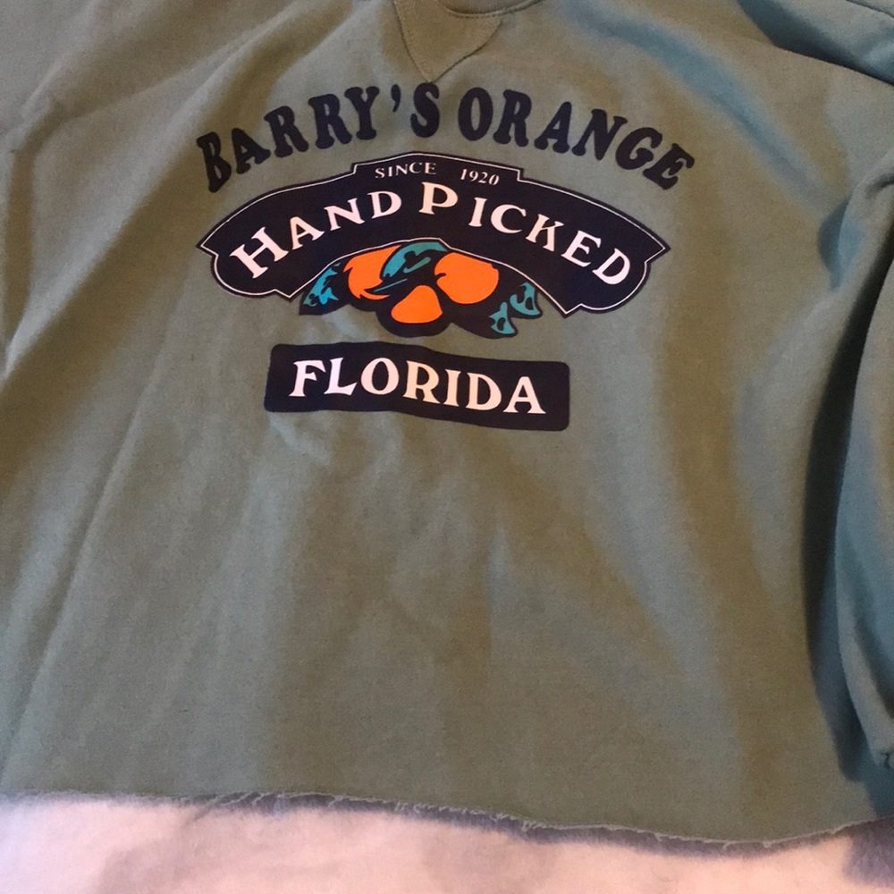 Vintage look! Open edge crew neck!